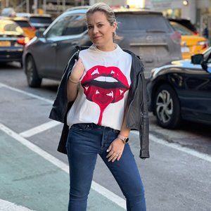💋👄 RED LIPS GRAPHIC WHITE TOP